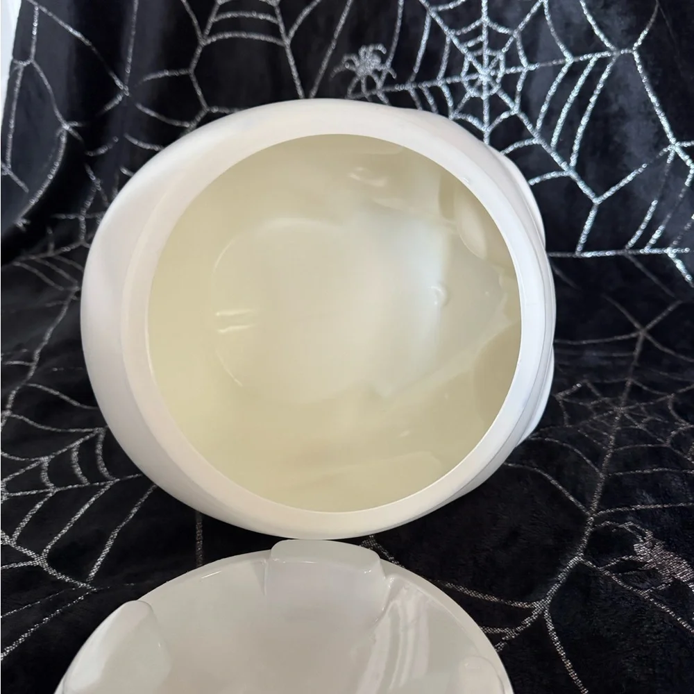 White‎ Skull Plastic Blow Mold Cookie Jar